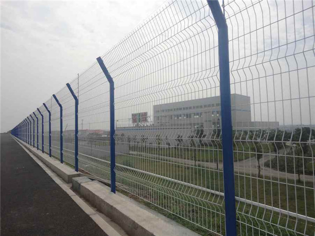 湖南公路護(hù)欄網(wǎng)圖片2